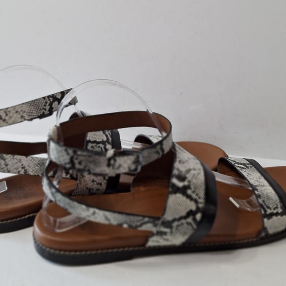 Naturalizer White Brown Kelsie Snake Print Leather Mobwife Buckle Sandals Sz 11 - Picture 5 of 11